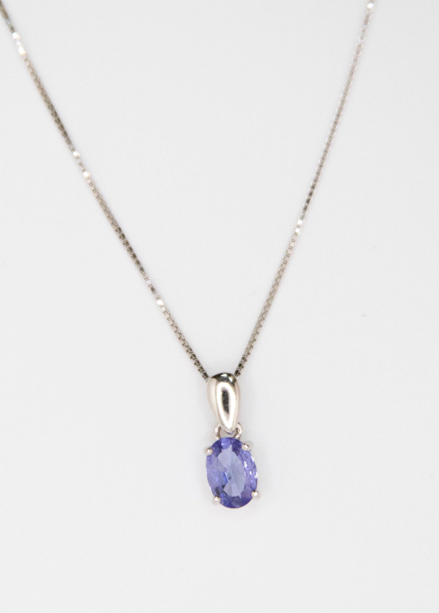 Solitaire Oval Cut Tanzanite Pendant Necklace