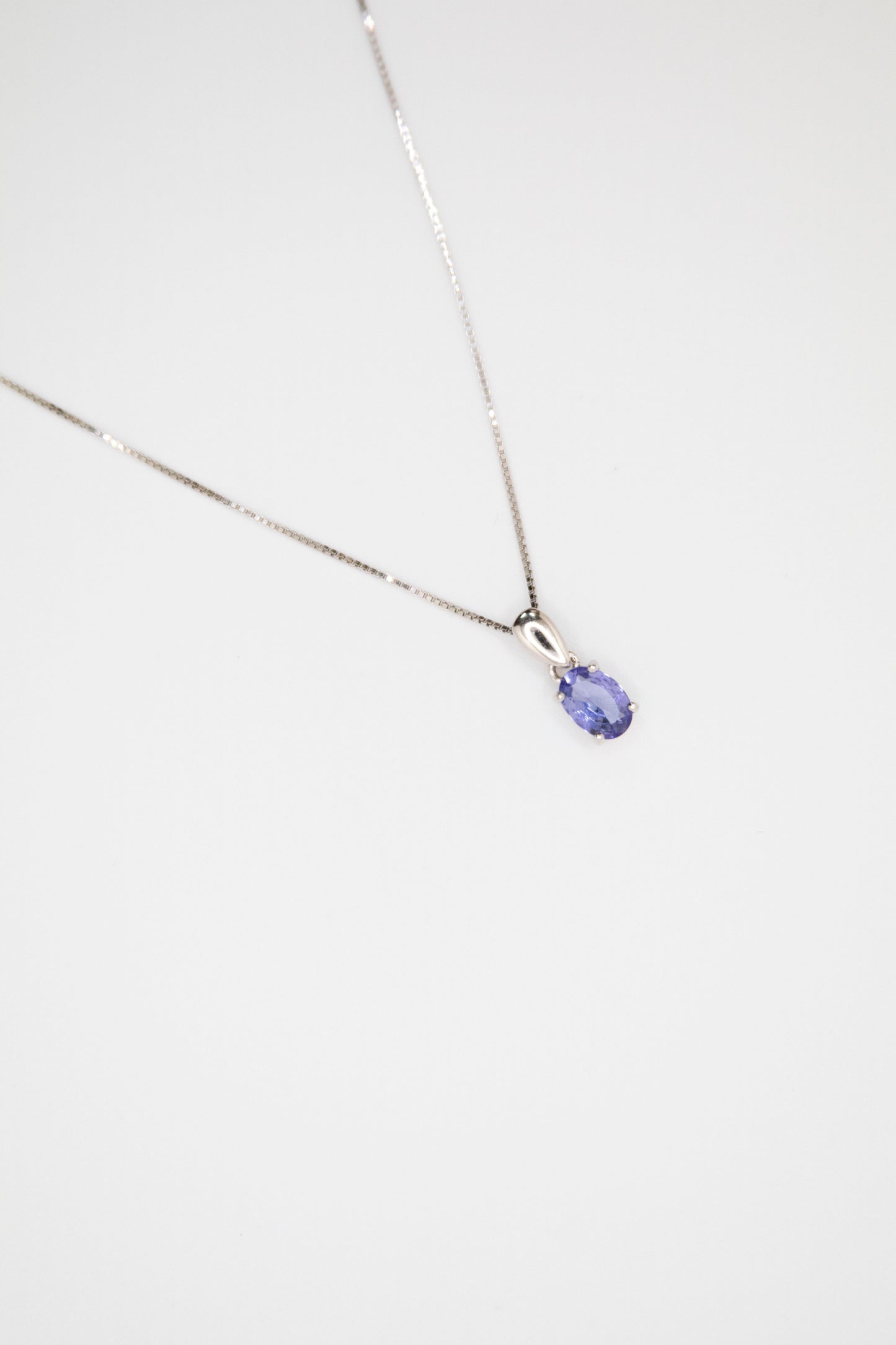 Solitaire Oval Cut Tanzanite Pendant Necklace