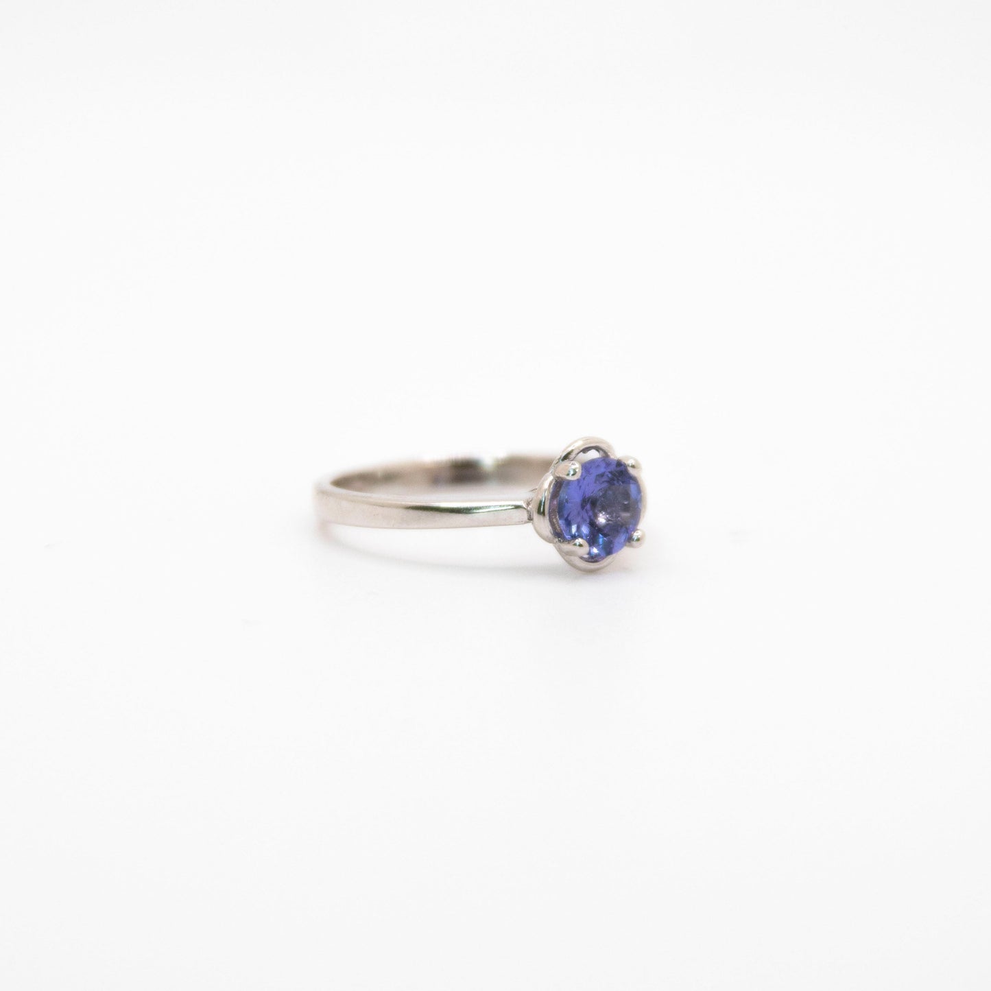 Round Cut Flower Ring
